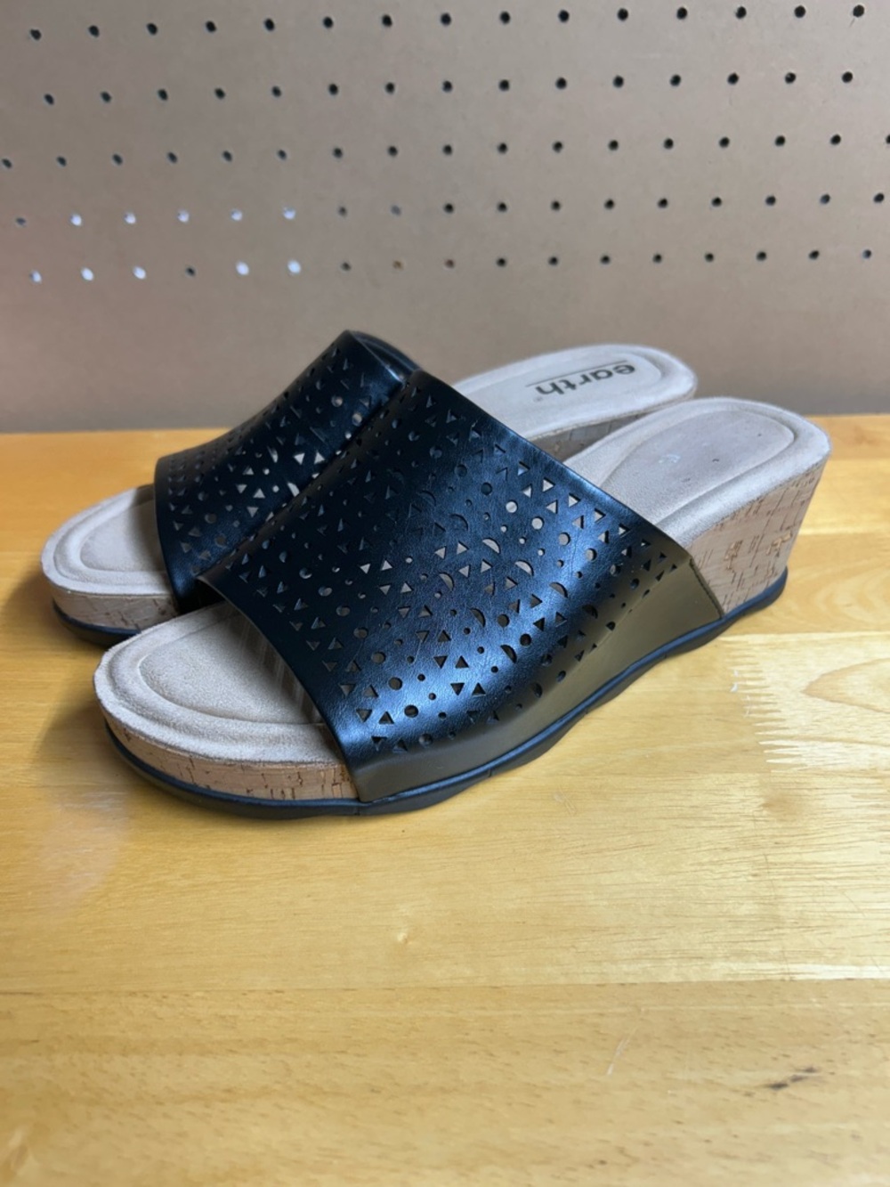 Earth Wendy Wedge, Black Perforated Cork Wedge Slide, Black, 8.5 M
